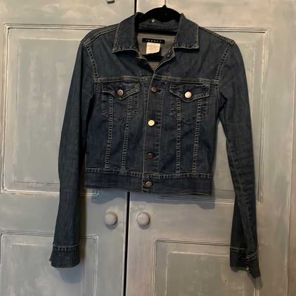 COPY - Theory Women’s Jean Jacket Size Small . It has a bit of stretch as well. - Picture 1 of 8